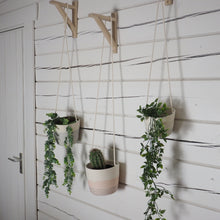 Afbeelding in Gallery-weergave laden, Hanging planters Black Ecru