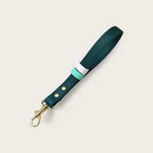 Afbeelding in Gallery-weergave laden, Keychain Dark Green